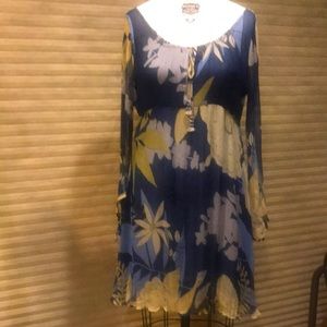 Monique leishmaniasis blue floral coverup size small